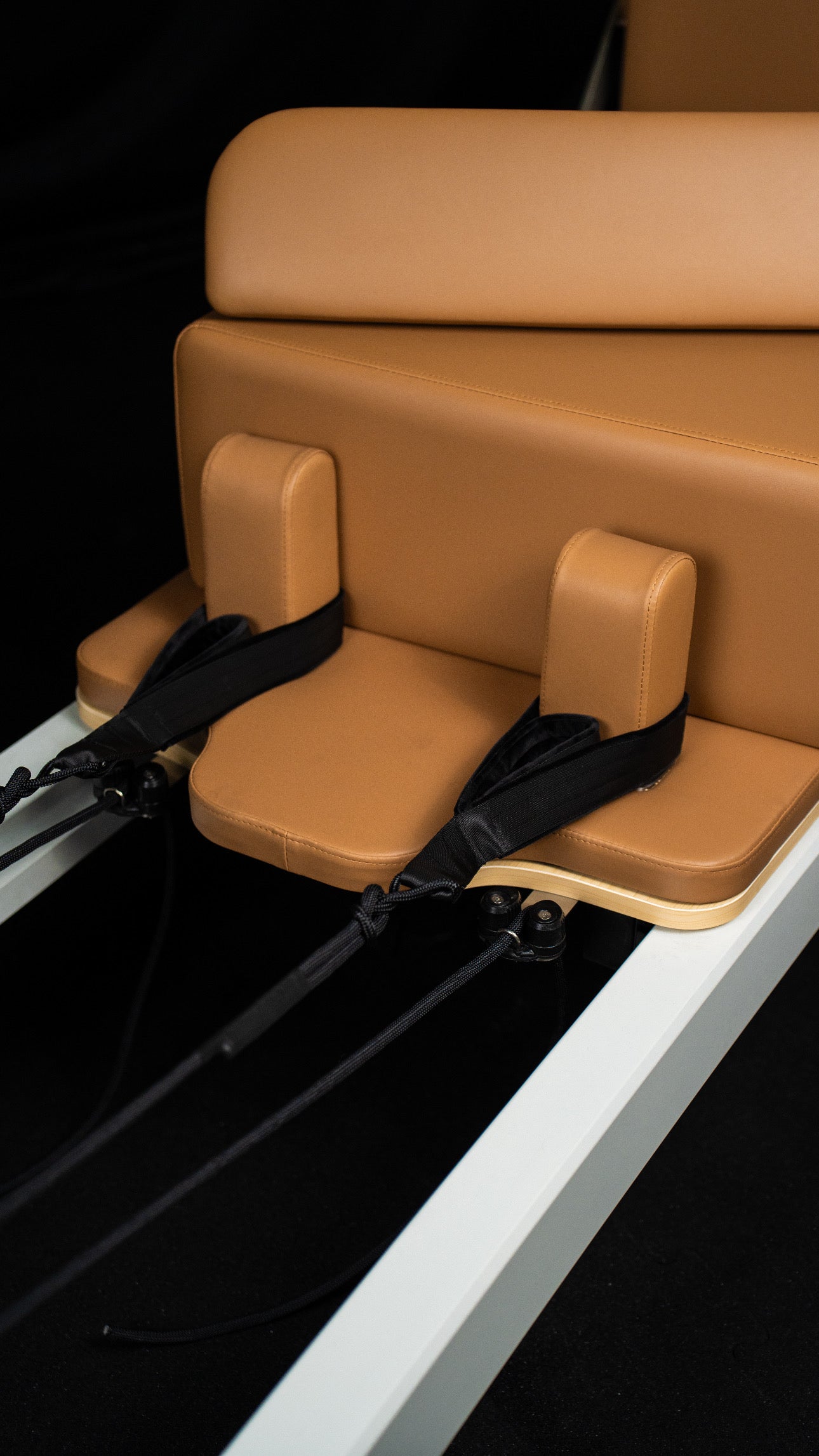 REFORMER METALOWY KRAUSE FITNESS KARMELOWY