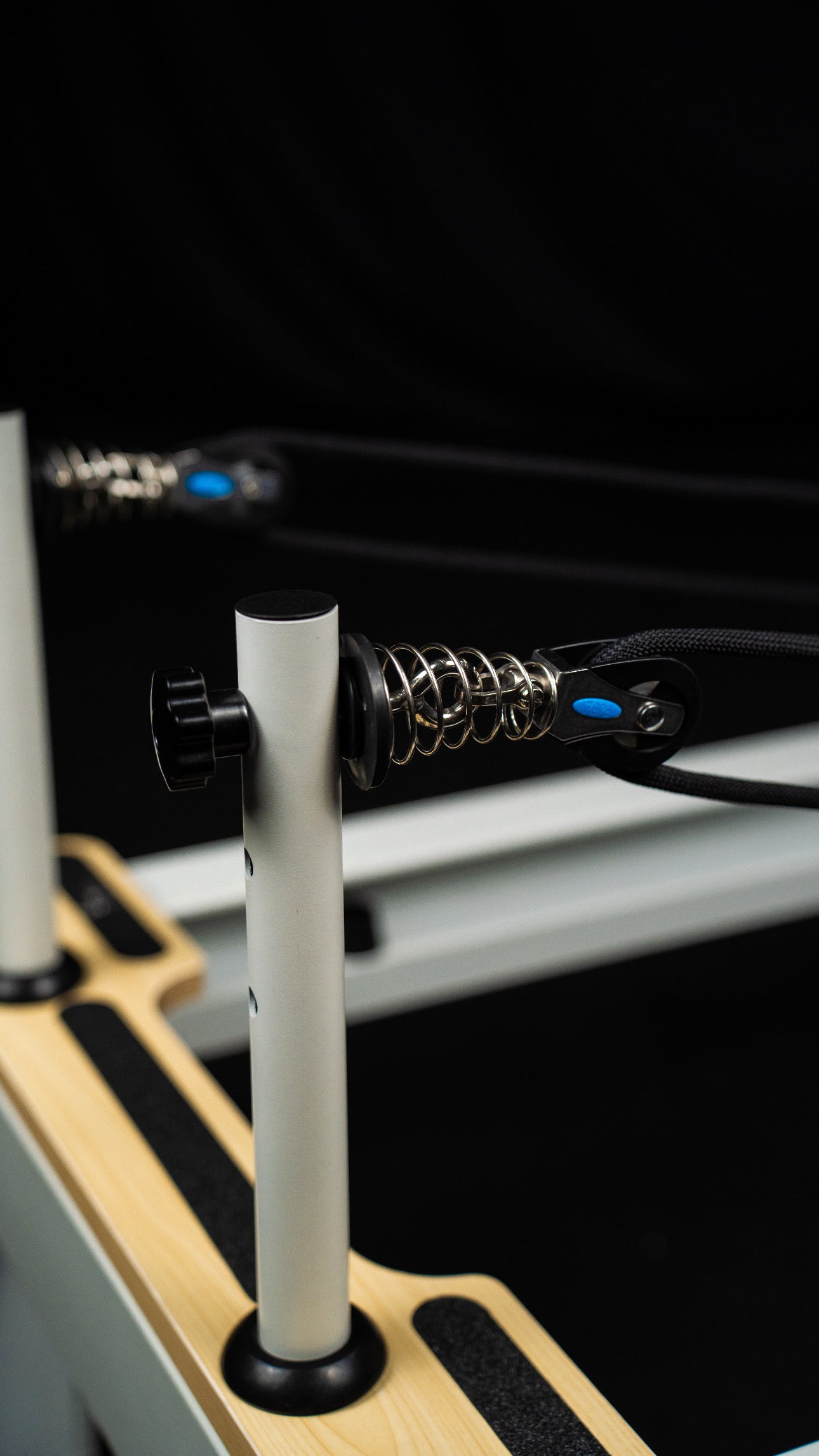 REFORMER METALOWY KRAUSE FITNESS KARMELOWY