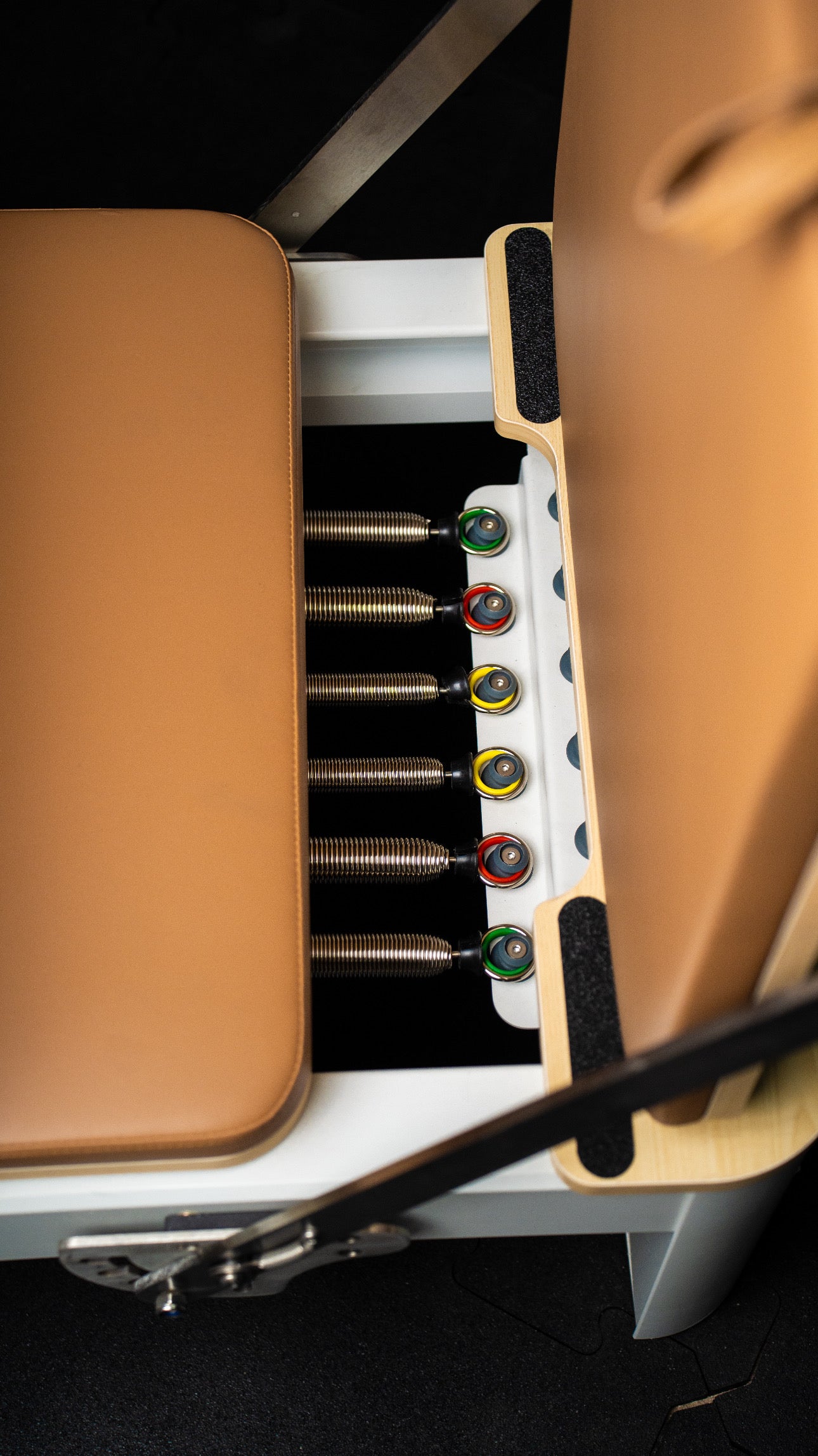 REFORMER METALOWY KRAUSE FITNESS KARMELOWY