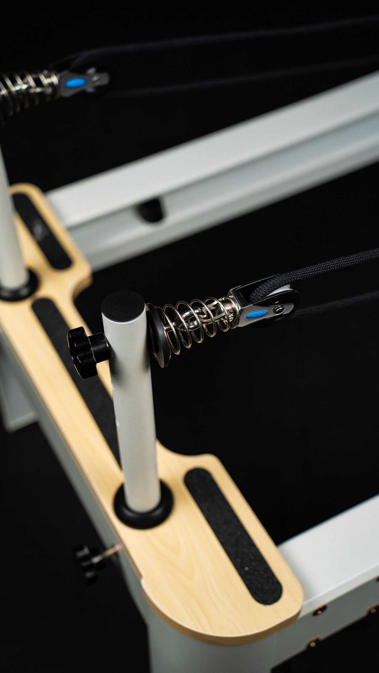 REFORMER METALOWY KRAUSE FITNESS KARMELOWY