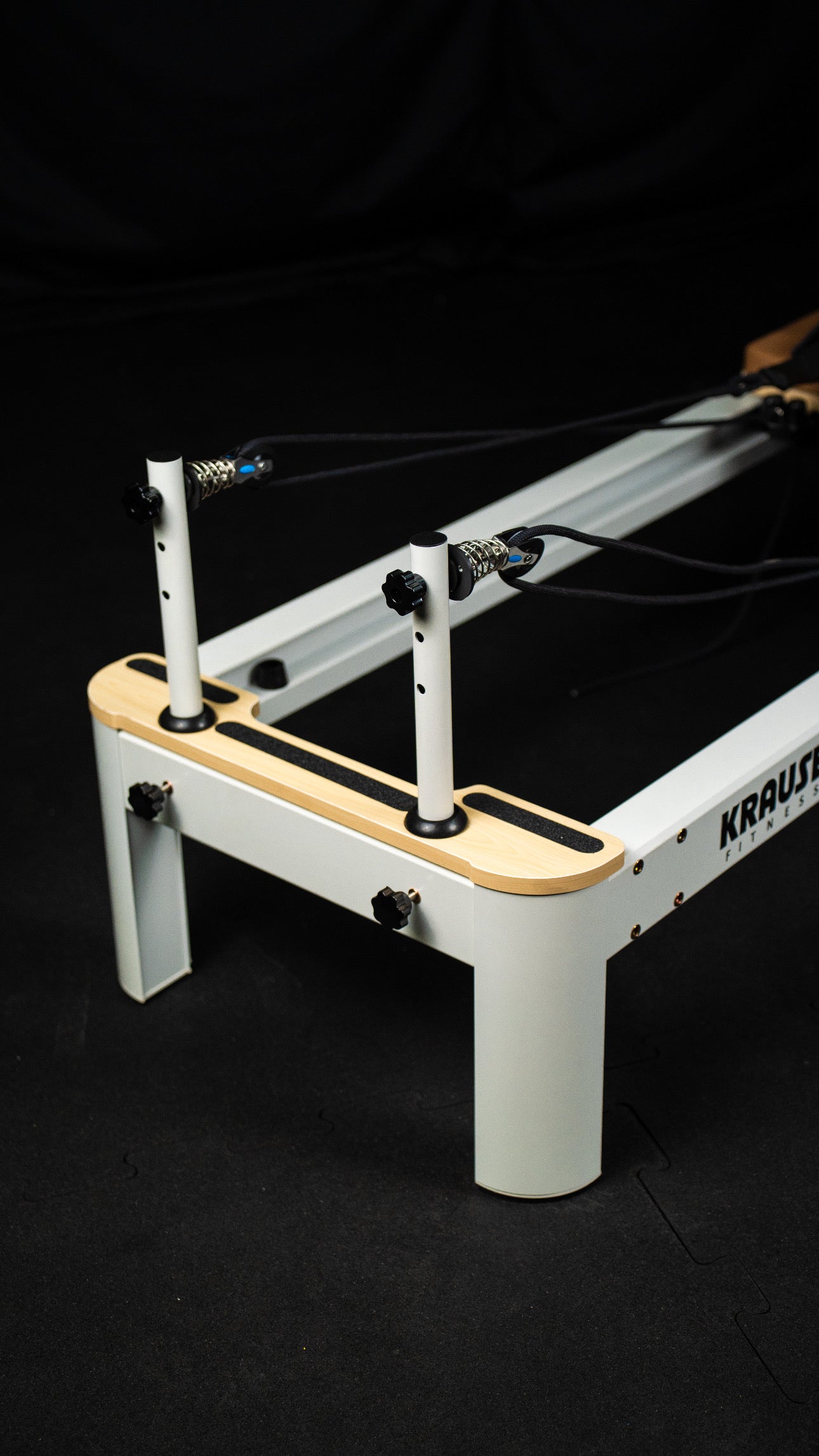 REFORMER METALOWY KRAUSE FITNESS KARMELOWY